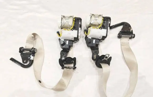 Mercedes-Benz G W464 Front seatbelt 061675 A4638603600