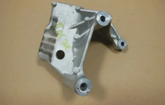 Volvo XC90 Engine mounting bracket 31480551