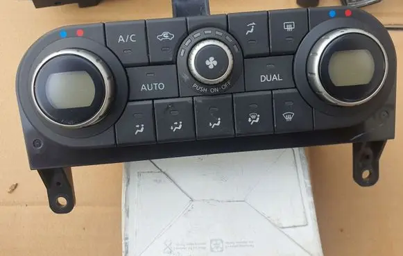 Nissan Qashqai Climate control unit 27500BR45A