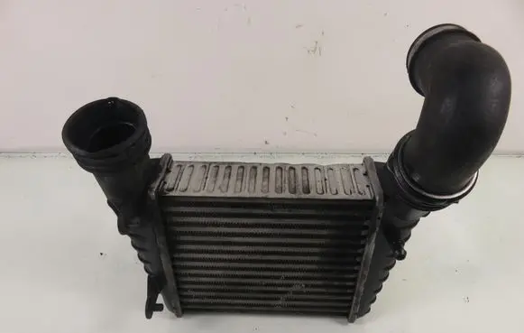 Volkswagen PASSAT B5.5 Intercooler radiator 8D0145805C