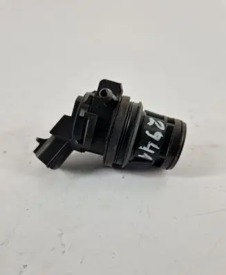 Mazda 3 III Windscreen/windshield washer pump 8603109190