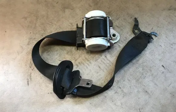 BMW 3 E90 E91 Front seatbelt 7130277