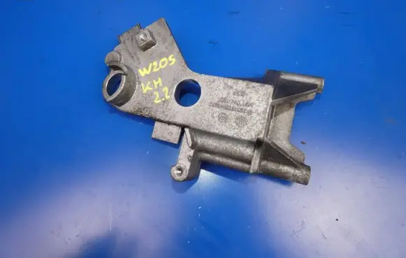 Mercedes-Benz C W205 Air filter cleaner box bracket assembly A6510941627