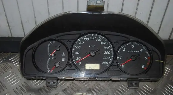 Mazda 626 Speedometer (instrument cluster) GG3D
