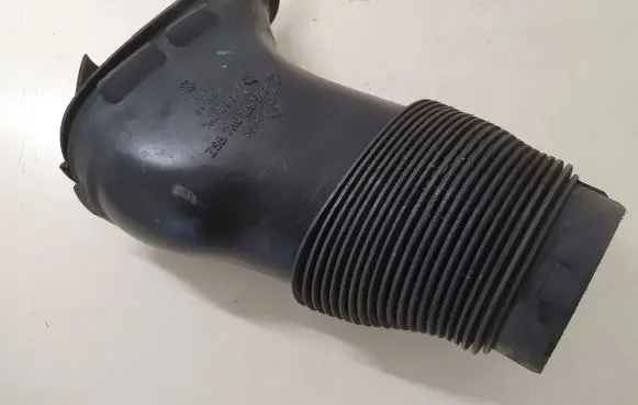Volkswagen Multivan T5 Air intake duct part 7H0129647B