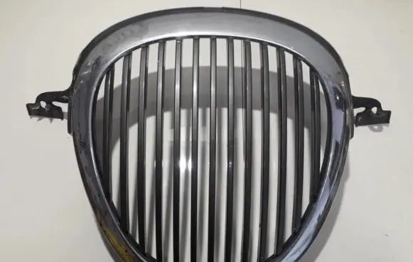 Jaguar X-Type Front grill XR838A133AA XR83-8A133-AA