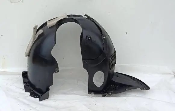 Volkswagen Golf VIII Front wheel arch liner splash guards 5H0805911J BBP234805