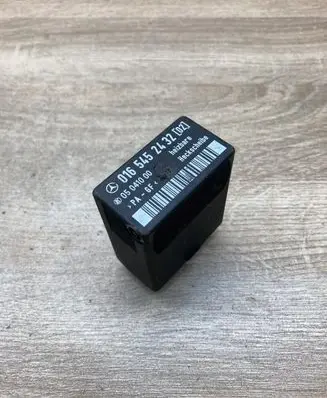 Mercedes-Benz Vito Viano W638 Coolant fan relay 0165452432 05041000