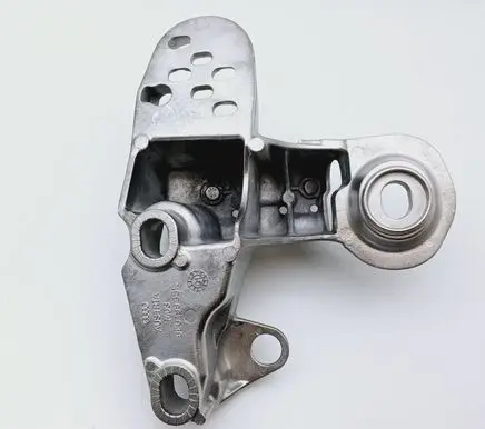 Audi A4 S4 B7 8E 8H Engine mounting bracket 8E0199351