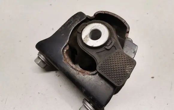 Lexus NX Engine mount bracket