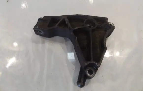 Opel Astra H Engine mounting bracket 13125625