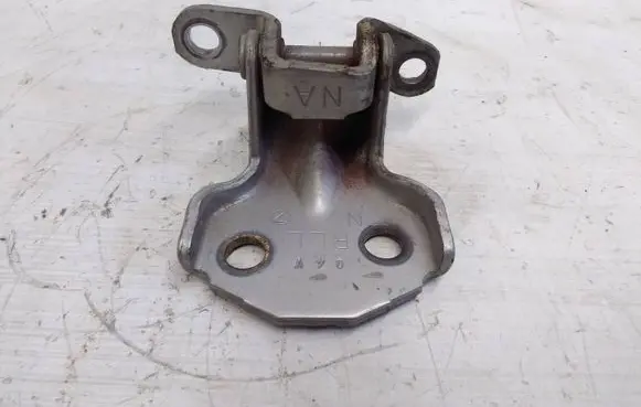 Subaru Forester SF Rear door lower hinge