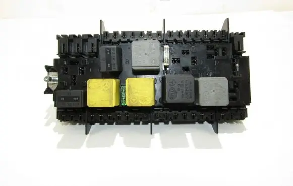 Mercedes-Benz A W176 Fuse module A2469067100