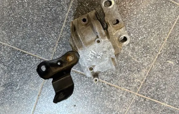Skoda Yeti (5L) Engine mount bracket 1K0199262
