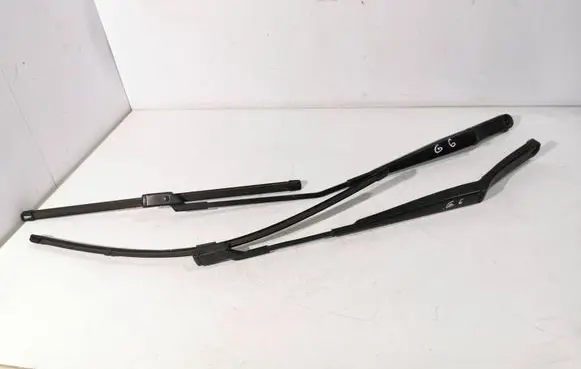Volkswagen Golf VI Front wiper blade arm 1Q1955410