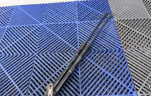 Toyota Prius (XW30) Tailgate strut 