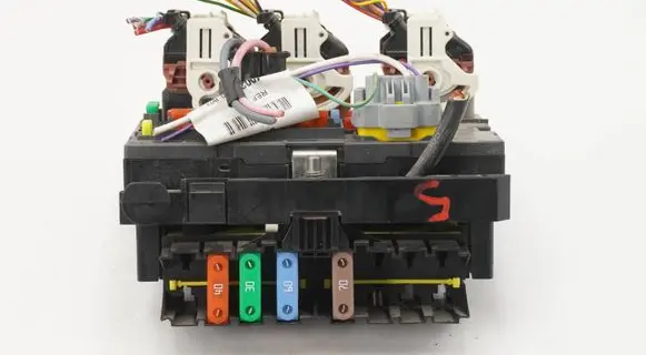 Peugeot Partner Fuse module 9807029180