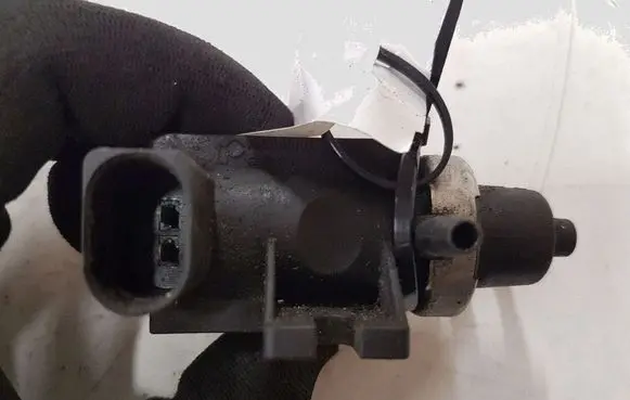 Volkswagen Golf IV Turbo solenoid valve 1J0906627 72290320