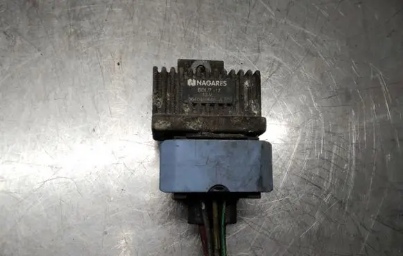 Renault Laguna III Glow plug pre-heat relay 9640469680A