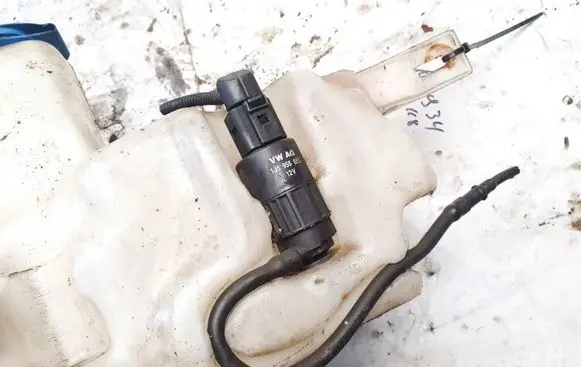 Seat Cordoba (6K) Windscreen/windshield washer pump 1j5955651