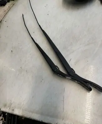 Citroen C3 Front wiper blade arm 321