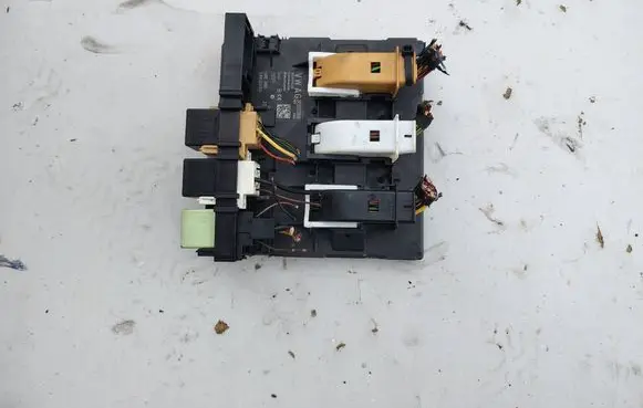Volkswagen Caddy Central body control module 2K5937086B