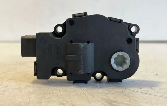 Mercedes-Benz Vito Viano W447 Air flap motor/actuator CN821002