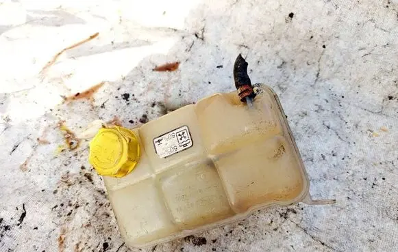 Ford Escort Coolant expansion tank/reservoir 95ab8k218b1c