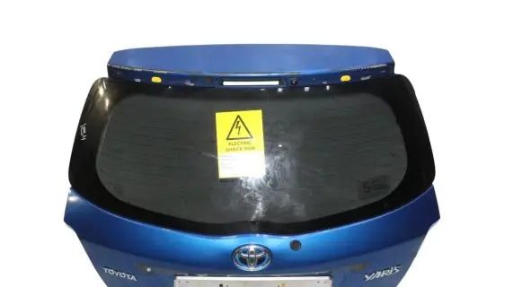 Toyota Yaris Tailgate/trunk/boot lid 8T7