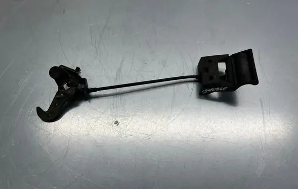 Hyundai Santa Fe Engine bonnet (hood) release handle