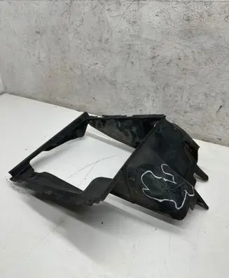 Audi Q7 4L Intercooler air channel guide 4L0117336F