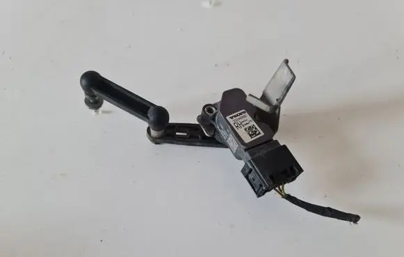 Volvo XC90 Headlight/headlamp level sensor 32246992