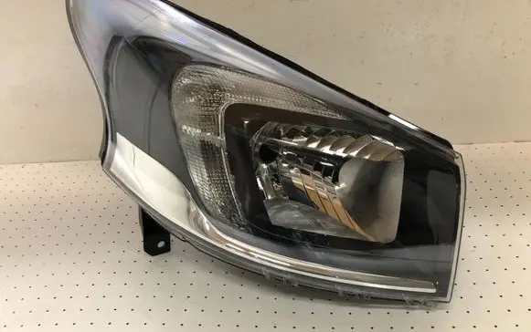 Opel Vivaro Headlight/headlamp 2014791052 4422459 95527866
