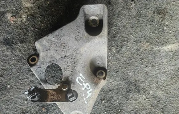 BMW X1 E84 Engine mounting bracket 138074