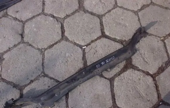 Renault Clio III Top upper radiator support slam panel