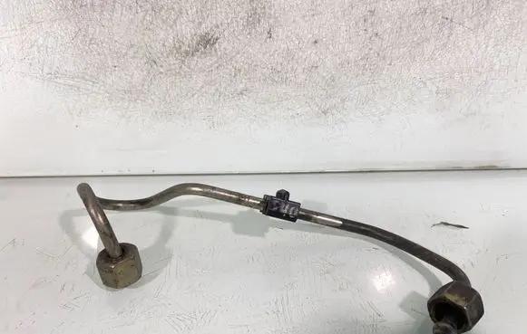 Volvo S40, V40 Fuel injector supply line/pipe 