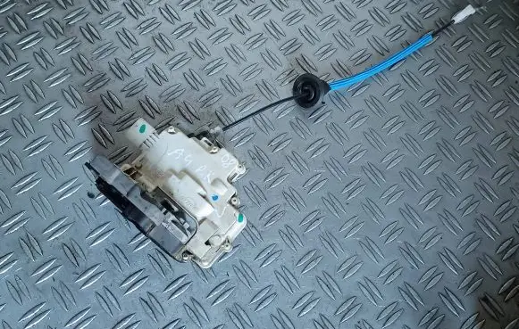 Audi A4 S4 B8 8K Front door lock 8J2837015A