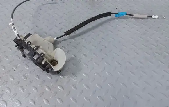 Peugeot Partner III Front door lock 9816343480