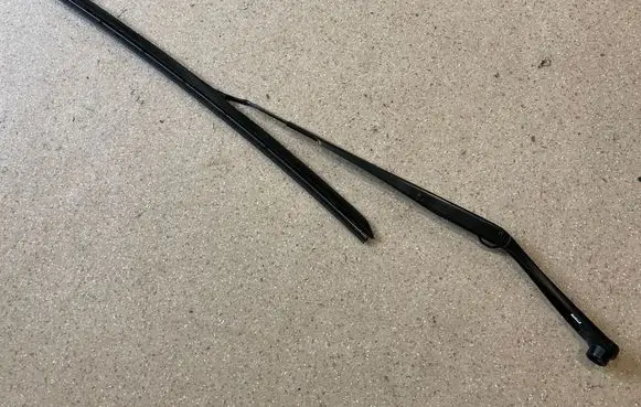 Hyundai Ioniq 5 Front wiper blade arm