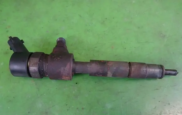 Opel Zafira B Fuel injector 0445110165