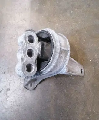 Opel Zafira A Engine mount bracket 90575772