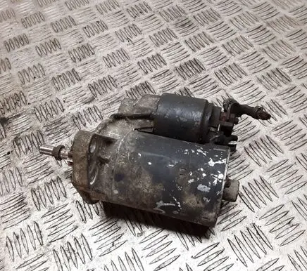 Volkswagen Golf III Starter motor 303222721