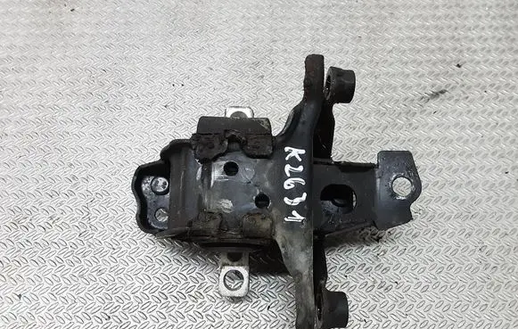 Volkswagen Fox Engine mount bracket