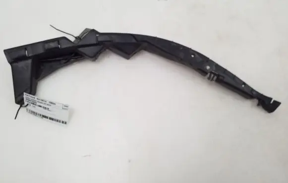 Volkswagen PASSAT B5 Front bumper mounting bracket 3B0807050D
