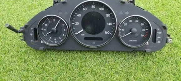 Mercedes-Benz CLS C219 Speedometer (instrument cluster) A2195401411