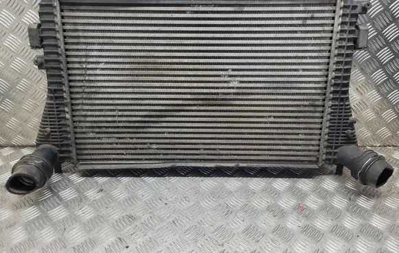 Volkswagen Touran I Intercooler radiator 1K0145803A