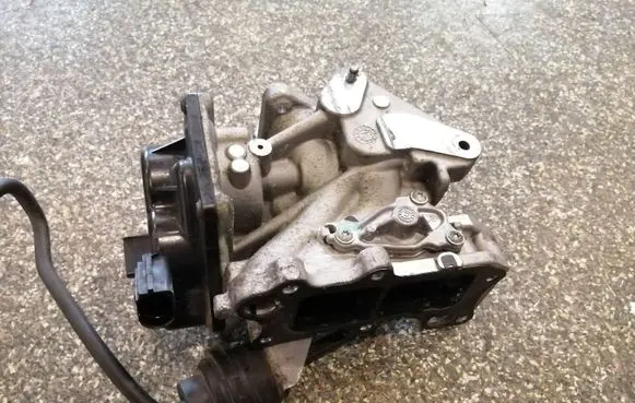 Volkswagen Transporter - Caravelle T5 EGR valve 