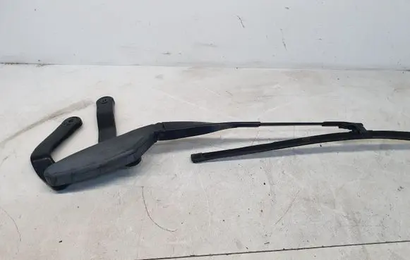 Mercedes-Benz E W211 Front wiper blade arm A2118200444