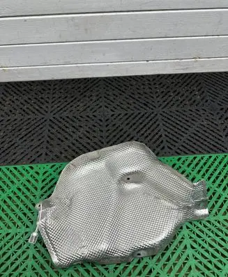 BMW 5 G60 G61 Exhaust heat shield 9881744