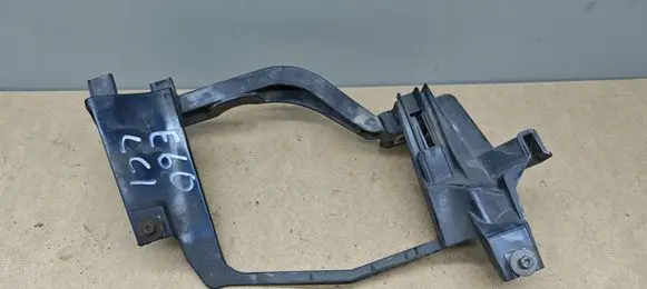 BMW 5 E60 E61 Headlight/headlamp mounting bracket 15873800